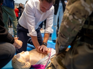 marszałek Olgierd Geblewicz podczas ćwiczeń