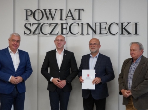 wicemarszałek Jakub Kowalik z przedstawicielami Powiatu Szczecineckiego