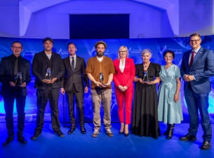 marszałek Olgierd Geblewicz i wicemarszałkini Anna Bańkowska z laureatami nagrody Pro Arte 