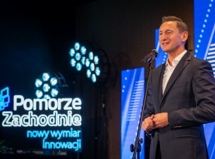 Marszałek Olgierd Geblewicz podczas otwarcia smartUP! High Tide 2025