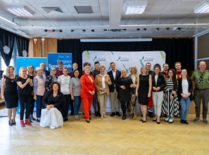 wspólne - grupowe zdjęcie gosci spotkania