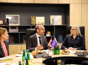 Jakob Henningsen 9w środku) i Anna Bańkowska (z prawej)